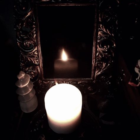 Victorian Spiritualism Aesthetic, Scrying Mirror Aesthetic, Occult Imagery, Leta Lestrange, Candle Hack, Divination Witch, Mirror Magic, Scrying Mirror, Devil Aesthetic