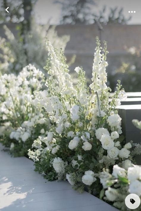 Green And White Wedding Flowers, White Floral Arrangements, Green Wedding Flowers, Floral Arch Wedding, White Wedding Theme, Aisle Flowers, Wedding Venue Decorations, Wedding Ceremony Flowers, White Wedding Flowers