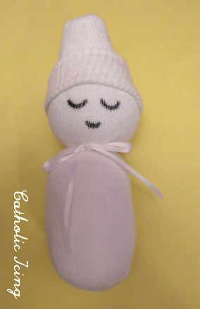 how to make a no sew sock baby Jesus Christmas Crafts, Baby Jesus Craft, Catholic Crafts, Christmas Crafts For Toddlers, Sock Dolls, Sock Doll, Jesus Christmas, Sock Toys, Diy Socks