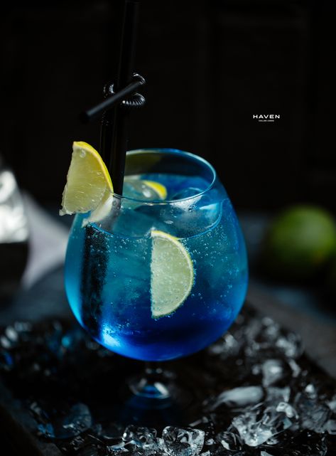 Blue Food Photography, Blue Moon Drinks, Blue Moon Cocktail, Cocktails Aesthetic, Sc Johnson, Cocktail Photography, Drinks Bar, Blue Tea, Fancy Drinks