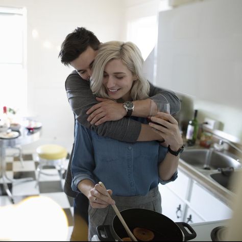 Couple Poses Romantic, Living Together Before Marriage, Happy Facts, Hug From Behind, Couple References, Back Hug, Couple Cooking, Small Kitchen Design, Hugging Couple