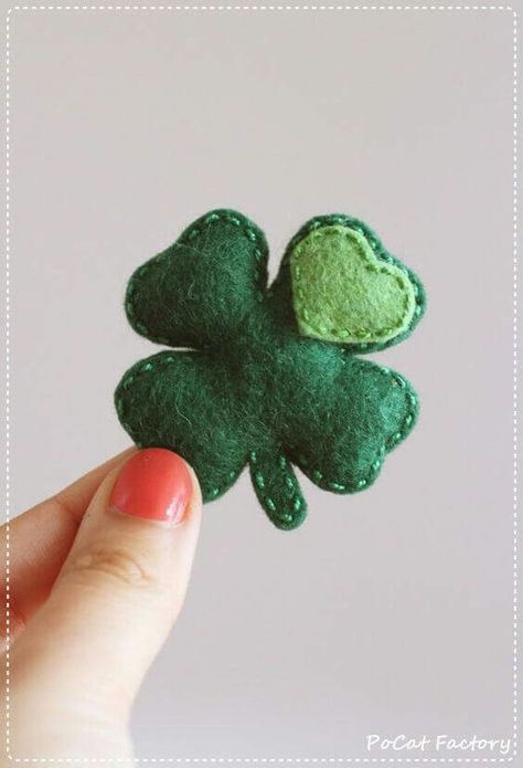 Clover Brooch, St Patricks Crafts, St Patrick's Day Decorations, St Patrick's Day Crafts, Felt Brooch, St Paddy, St Pattys Day, St Pattys, Felt Diy