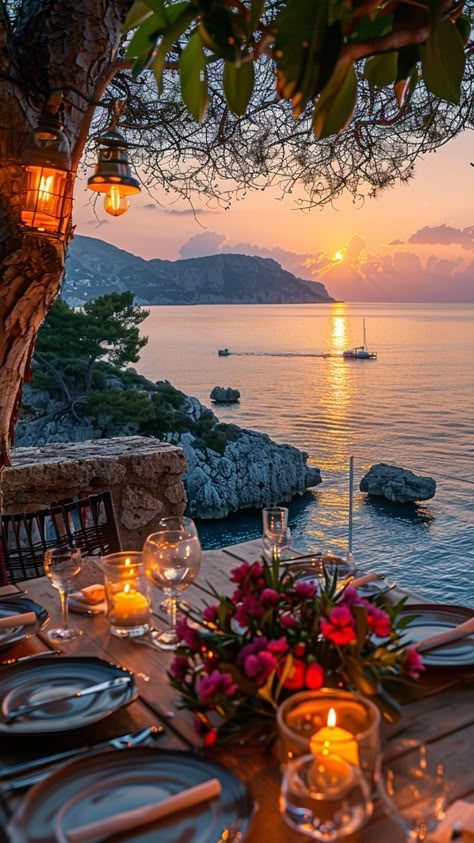 A romantic dinner in the company of close friends is a magical combination of warmth, laughter, and heartfelt conversations. Imagine enjoying delicious food and good company in a cozy atmosphere. To help you create such an evening, I’ve attached a link to beautiful plates that are perfect for your table. #dinner #cozy #romantic #dishes #seaview Romantic Summer Aesthetic, Good Evening My Friend, Travel Friends Aesthetic, Romantic Dinner Outside, Warmth Aesthetic, Dinner Romantic, Good Evening Images, Evening Aesthetic, Life In Paradise