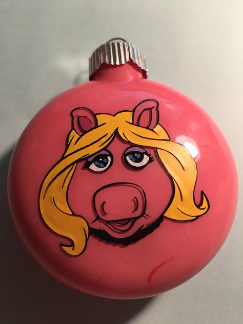 Miss Piggy ornament/ Muppets/ crafting Diy Muppet, Muppet Ornaments Diy, Muppets Christmas Carol Decorations, The Muppets Christmas, Muppet Family Christmas, Muppets Christmas, Miss Piggy, Jim Henson, Cricut Creations