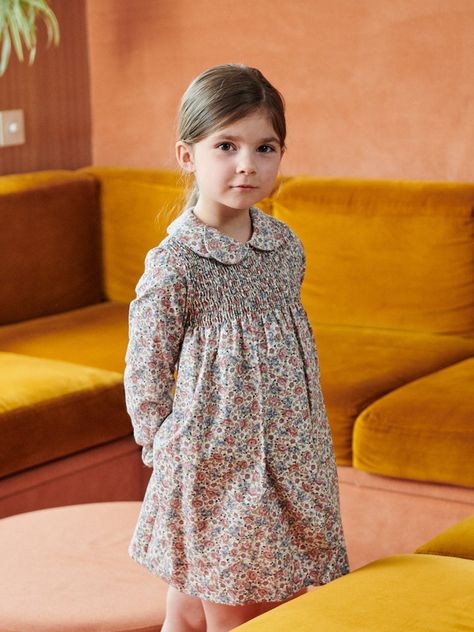 Blue Floral Eloisa Girl Smock Dress – La Coqueta Kids Spanish Girl, Spanish Baby Clothes, Spanish Clothing, Spanish Heritage, Hand Smocked Dress, Girls Smocked Dresses, Girls Smock, Crisp Autumn, Pink Olive