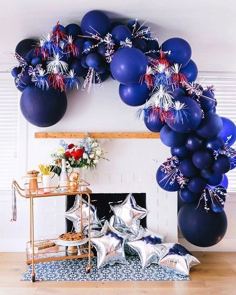 School Anniversary, 4th Of July Party Ideas, Patriotic Birthday, Jubilee Party, Qualatex Balloons, Fourth Of July Decorations, Party Confetti, Balloon Installation, Blue Balloon