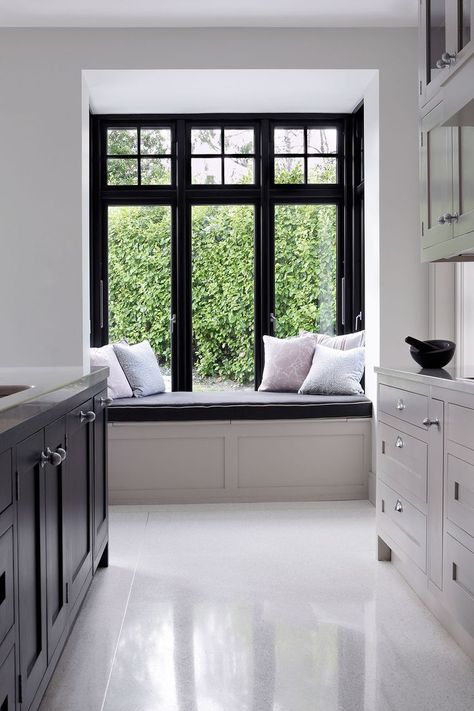 window seat in kitchen Window Seat In Kitchen, Window Seat Decor, Seating In Kitchen, Dormer Bungalow, Window Seat Kitchen, Window Seat Design, Interior Design Per La Casa, Window Grill, Modern Windows