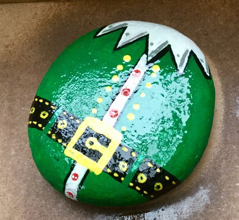 My elf painted rock Painting Design Ideas, Painted Rock Ideas, Stone Art Painting, Christmas Rock, Rock And Pebbles, Painted Rocks Diy, Holiday Painting, Rock Painting Ideas Easy, Rock Painting Patterns