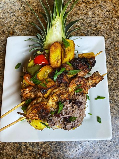 Jerk Pineapple Bowl, Pineapple Seafood Bowl, Meals With Pineapple, Loaded Pineapple Bowls, Steak Pineapple Bowl, Stuffed Pineapple Bowls, Jerk Seafood, Brazilian Meals, Pineapple Bowl Recipe