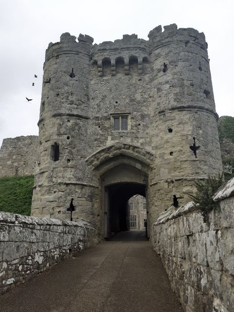 Carisbrooke Castle is famous for being the imprisonment of King Charles I. You can find out more about the castle by reading my blog post: https://stephanieltravel.wordpress.com/2019/08/13/carisbrooke-castle-a-kings-prison/ #uk #holiday #history #placestovisit #isleofwight Carisbrooke Castle, Aemma Targaryen, Uk Holiday, Charles I, Castle Ruins, Big Bad Wolf, Bad Wolf, Medieval Castle, Isle Of Wight