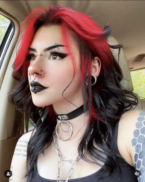 Blue Color Highlights Hair, Alt Hair Colors Ideas, Goth Dyed Hair Ideas, Short Punk Rock Hairstyles For Women, Edgy Hair Dye Ideas, Gothic Hair Dye Ideas, Goth Colored Hair, Inside Hair Dye, Red Alternative Hair