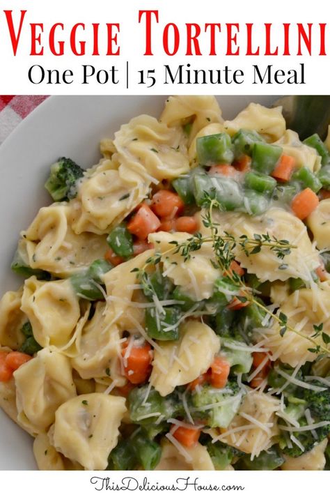 Tortellini Primavera is a quick and easy weeknight dinner recipe that's healthy and delicious, and it's ready in 15 minutes! #tortelliniprimavera #veggietortellini Tortellini Primavera, Dinner Hacks, Tortellini Recipes, Weeknight Dinner Recipes Easy, Weeknight Dinner Recipe, Cannoli, Barbecue Recipes, Easy Weeknight Dinners, Tortellini