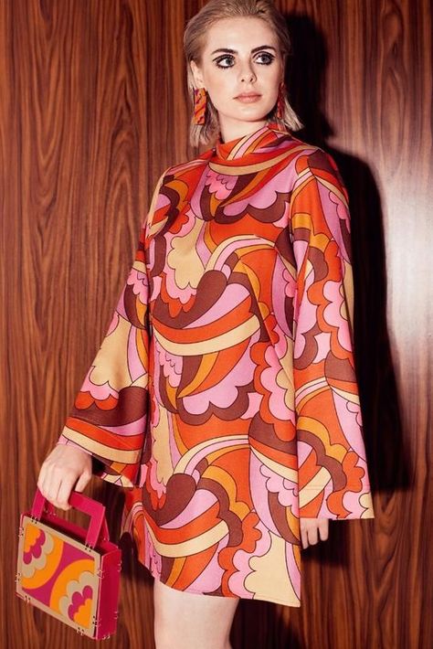 The Hippie Shake, 60’s Fashion, Hippie Mode, Moda Hippie, Outfits 70s, 60s 70s Fashion, Fashion 70s, 70s Inspired Fashion, High Neck Mini Dress