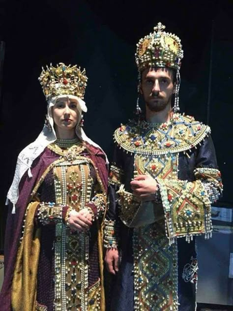 Middle Ages Outfits, Byzantine Clothing, Serbian Clothing, Byzantine Fashion, Steampunk Character, Psalm 22, Medieval Garb, Eastern Roman, Royal Clothing