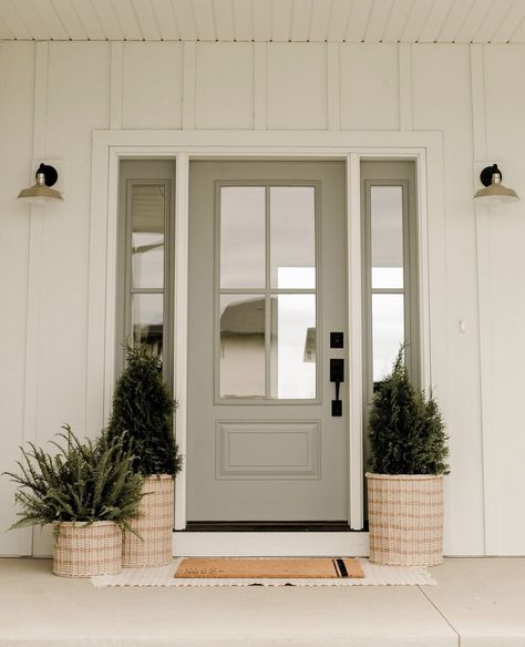 Hamptons House Exterior, Learn Design, Cottage Exterior, Minimal House Design, House Front Door, House Siding, Hamptons House, Front Door Design, House Paint Exterior