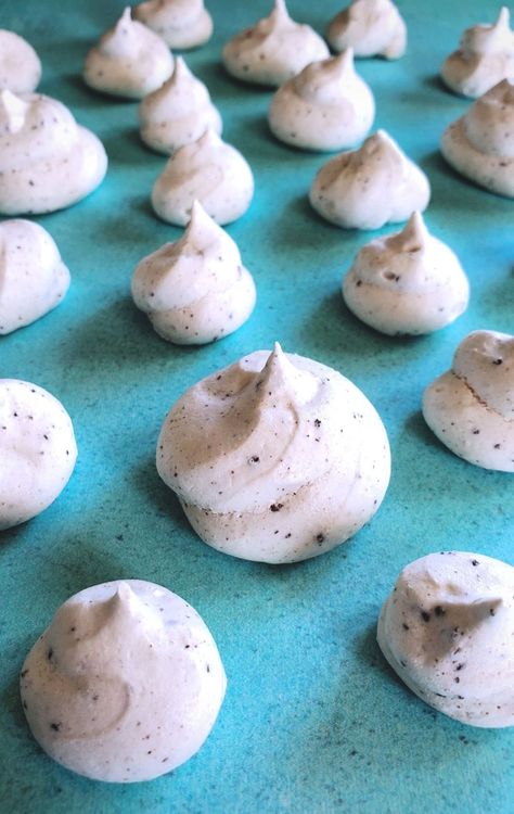 Mocha Meringue Cookies Melt In Your Mouth Cookies, Mint Mocha, Best Holiday Cookies, Thyme Recipes, Cute Christmas Cookies, Potluck Party, Pumpkin Spice Coffee, Food Truck Design, Meringue Cookies