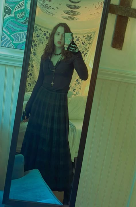 Ginger Snaps Inspired Outfits, Ginger Snaps Movie Outfits, Ginger Fitzgerald Outfit, Nancy The Craft Outfit, Ginger Snaps Outfits, The Craft Fashion, The Craft Inspired Outfits, Nancy Downs Outfit, Ginger Snaps Aesthetic