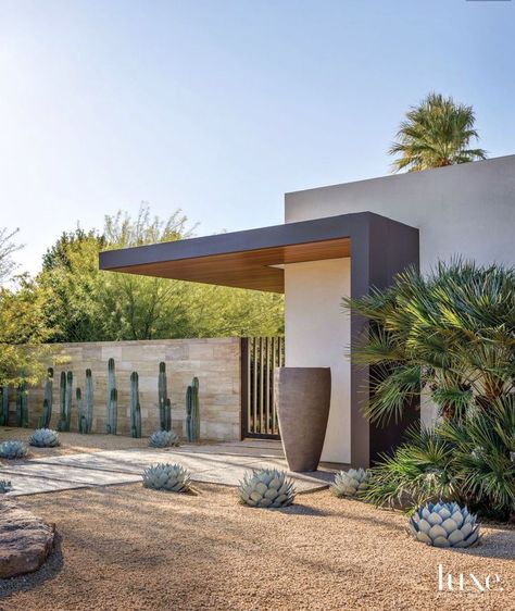 Contemporary Landscapes, Cheap Landscaping Ideas, Modern Desert, Modern Landscape Design, Casa Exterior, Desert Homes, Front Entrance, Luxe Interiors, Design Exterior