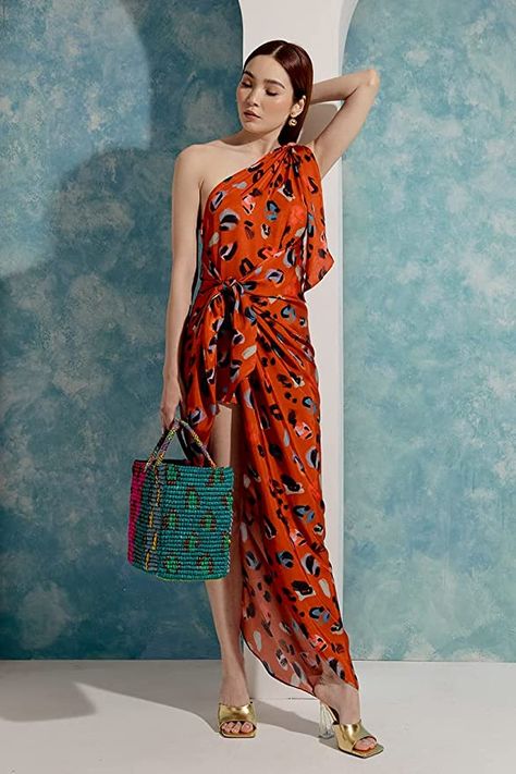 Sensi Studio’s Resort Wear items are meant to be worn on hot summer days, tropical getaways, and beach or poolside vacations. Resort Wear Beach, Resort 2023, Sustainable Shopping, Tropical Getaways, Spring Summer 2023, 2023 Collection, Luxury Dress, Summer 2023, Model Dress