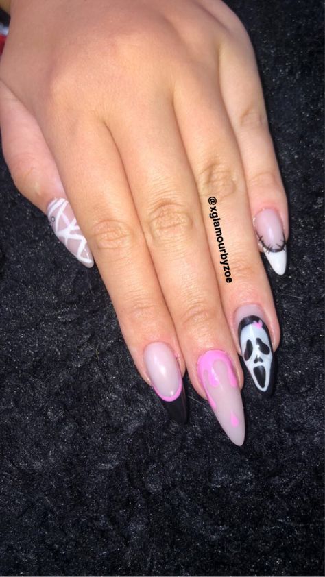 Halloween Nails Ghostface Pink, Scream Acrylic Nails, Pink Ghostface Nails, Ghostface Nails, Cool Nail Designs, Almond Nails, Halloween Nails, Simple Nails, Fun Nails