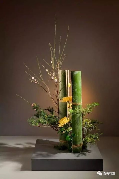 Human Flower, Fresh Floral Arrangements, Ikebana Sogetsu, Floristry Design, Hotel Flowers, Ikebana Flower, Unique Floral Arrangements, Ikebana Arrangements, Ikebana Flower Arrangement