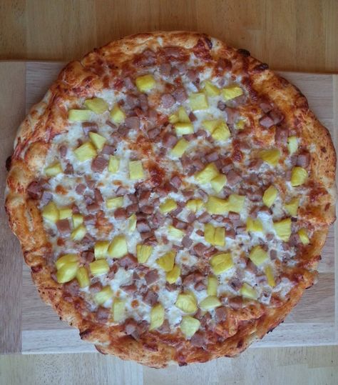 Spam and Pineapple Pizza Spam Pizza, Pineapple Pizza Recipes, Spam Recipes Dinners, 15 Min Meals, Cheap Meal Plans, Spam Recipes, Homemade Pizza Crust, Pineapple Pizza, Kids Cooking Recipes