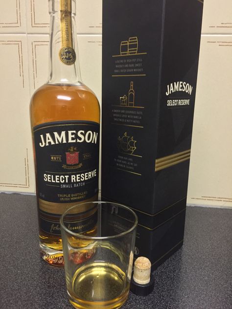 Select Reserve Jameson Select Reserve, Daaru Party Pic, Party Pic, Jameson Irish Whiskey, Fancy Drinks, Irish Whiskey, Snap Food, Small Batches, Whiskey Bottle