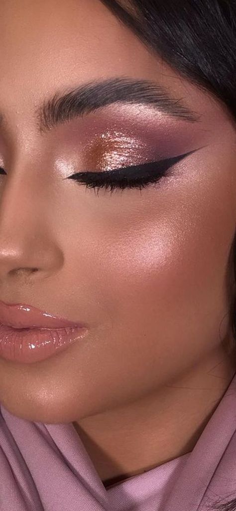 Pink And Gold Wedding Makeup, Mother Of The Quinceanera Makeup, Soft Glam Makeup Sparkle, Pink Gold Makeup Looks, Rose Gold Prom Makeup, Dusty Rose Makeup Look Wedding, Gold And Pink Makeup, Make Rose, Make Rose Gold