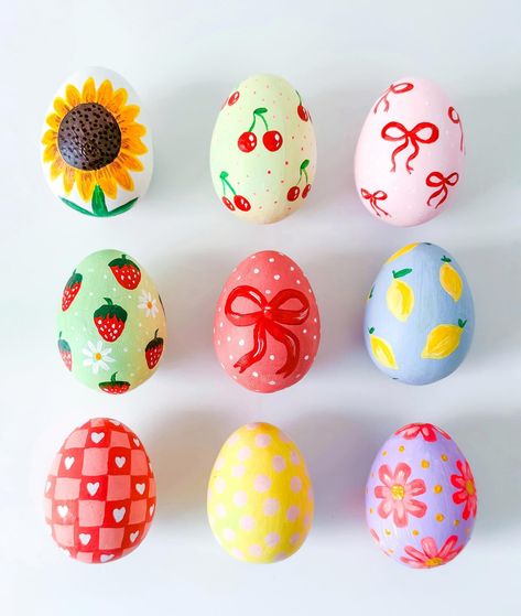 25 Pretty & Creative Easter Egg Decorating Ideas To Try DIY Easter Egg Painting Ideas Creative, Creative Easter Egg Decorating, Paint On Ceramic, Easter Egg Decorating Ideas, Egg Decorating Ideas, Ghanda Clothing, Creative Easter Eggs, Easter Paintings, Easter Egg Art