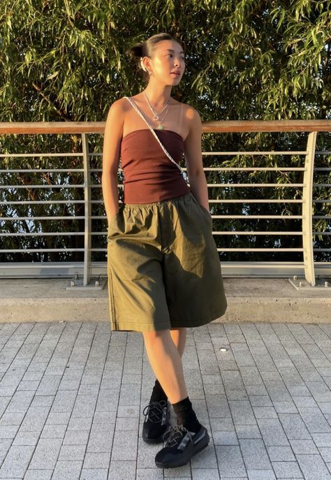 Hawaii Core Outfits, Green Jorts Outfit Idea, Green And Brown Outfit, Jorts Outfit Idea, Jorts Outfit, Hipster Girls, Future Outfit, Brown Outfit, Little Outfits