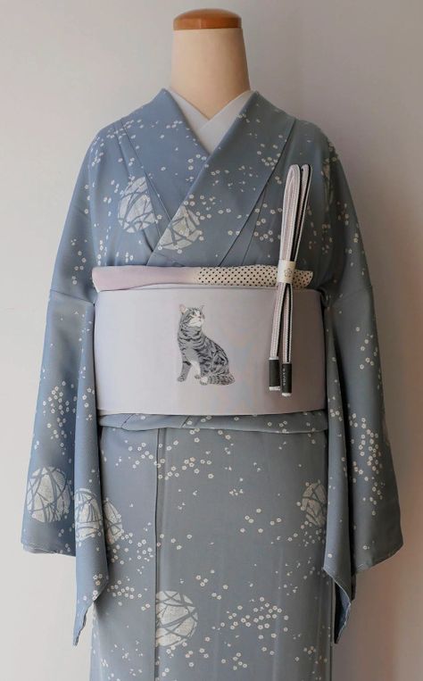 Modern Kimono Fashion, Cute Kimono, Cute Kimonos, Modern Kimono, Tabby Cats, Yukata Kimono, Modern Japanese, Yarn Ball, Modern Outfits