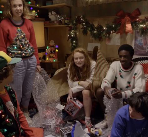 Celebrity Christmas, Stranger Things Christmas, St Cast, Stranger Things Actors, Crazy About You, Stranger Things Aesthetic, Strange Things, Winter Magic, Bloopers