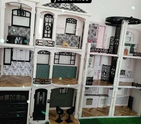 Barbie Doll Diorama, Barbie Dollhouse Makeover, Dream House Makeover, Barbie House Makeover, Barbie House Ideas, Playset Ideas, Barbie Makeover, Barbie Display, Doll Pic