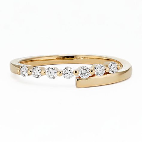 A perfect daily accessory  this stylish 14-karat yellow gold wrap ring features natural diamonds for beautiful sparkle. Fun Diamond Rings, Wrap Diamond Ring, Everyday Gold Ring, Graduated Diamond Ring, Designer Jewelry High End, Diamond Ring Designs, Minimal Rings, Basic Ring, Diamond Wrap Ring