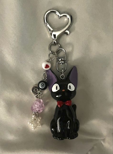 seling on my depop !! #kikisdeliveryservice #kiki #gigi #anime #studioghibli #keychain #phonechain #handmade #diy #beads #pretty #aesthetic Stil Emo, Kalung Manik-manik, Pola Kotak, Gelang Manik-manik, Pola Gelang, Gelang Manik, Cute Keychain, Cute Little Things, Cute Charms