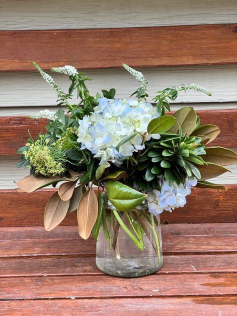 Hydrangea Christmas Centerpiece, Winter Centerpieces, Holiday Flower, Christmas Arrangements, Blue Hydrangea, Blue Christmas, Summer Garden, Holly Jolly, Christmas Table