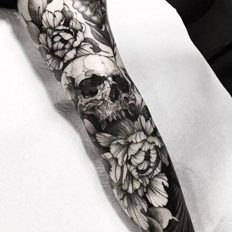 Everyday Tattoo, Skyrim Tattoo, Flower Leg Tattoos, Gothic Tattoos, Half Sleeve Tattoos Forearm, Black Skull Tattoo, Men Tattoos Arm Sleeve, Neck Tattoo For Guys, Flower Tattoo Arm