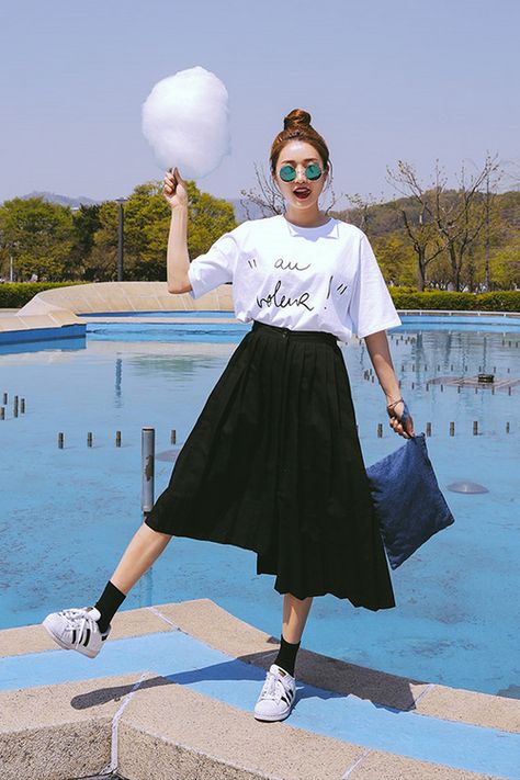 Oversized Print T-Shirt Moda Ulzzang, Oversized Shirt Outfit, Vintage Dresses Casual, Chique Outfits, Mode Abaya, Grunge Vintage, Korean Fashion Trends, Vestidos Vintage, Ulzzang Fashion