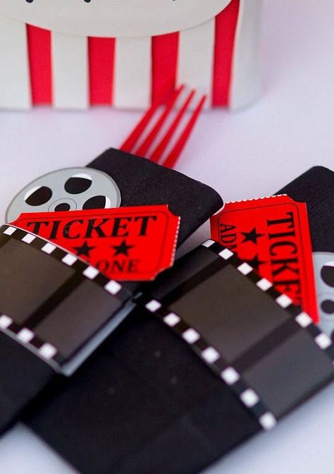 Movie Decorations, Movie Theater Party, Birthday Movie Night, Deco Cinema, Birthday Movie, Hollywood Birthday Parties, Theatre Party, Cinema Party, Film Party