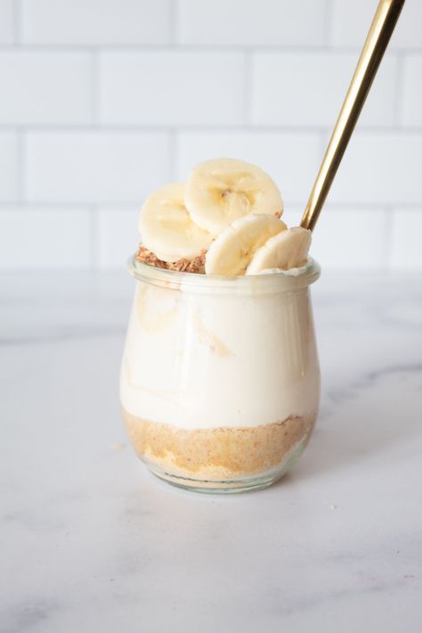 Greek Yogurt Banana Pudding, Banana Pudding Yogurt, Easy Healthy Yogurt Parfait, Healthy Yogurt Parfait Clean Eating, Yogurt Parfait With Honey, Yogurt Parfait Banana, Greek Gods Yogurt, Yogurt Parfait Cups, Healthy Banana Pudding