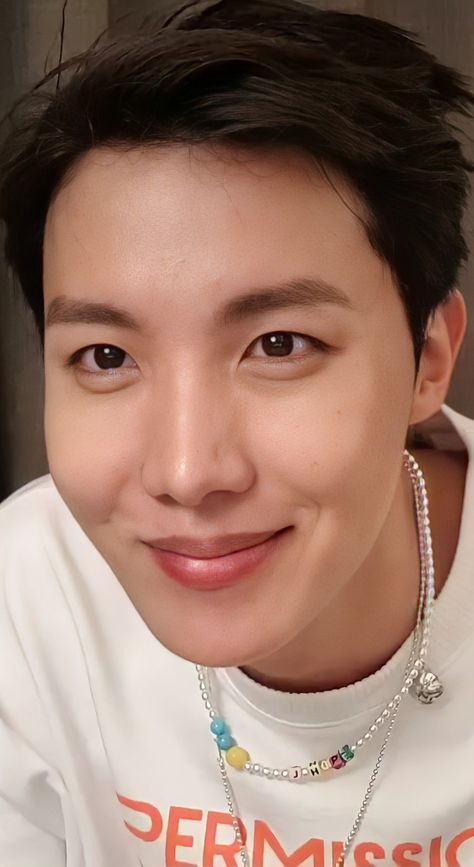 Summer Necklace Diy, Jhope Live, Jhope Photo, Jewelry Kpop, J-hope Photoshoot, J Hope Smile, Pop Jewelry, Bts Birthdays, Hope Necklace