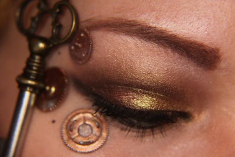 Makeup your Jangsara: Tutorial: Steampunk Easy Steampunk Makeup, Robotic Makeup, Steam Punk Makeup, Steampunk Makeup, Steampunk Eye, Costume Pirate, Steampunk Hairstyles, Steampunk Inspiration, Steampunk Stuff