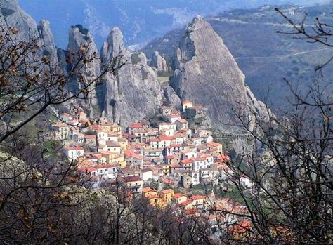 Potenza Province Italy | Castelmezzano Potenza and its province Basilicata - Italy lifestyle Greve In Chianti, Green Shutters, Italy Magazine, Italian Village, Italy Map, Italy Travel Tips, Mountain Village, Going On Holiday, Travel Tours