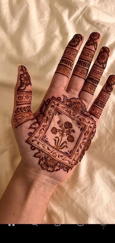 Fun Henna Designs, Negative Space Henna, Henna Designs Aesthetic, Mehndi Aesthetic, Henna Aesthetic, Feet Mehndi Designs, Aesthetic Henna, Princess Vibe, Designs Aesthetic