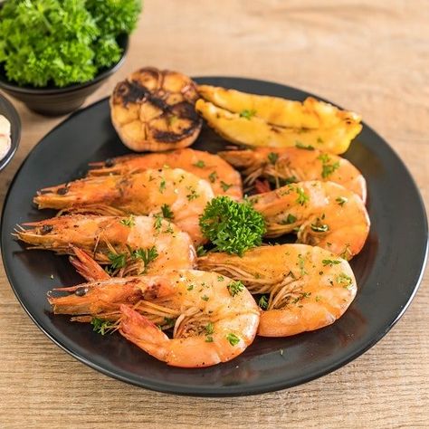 Shrimp Plating, Buttered Shrimp, Butter Prawns, Paleo Curry, Butter Prawn, Fried Butter, Prawns Recipe, Prawn Recipes, Butter Shrimp