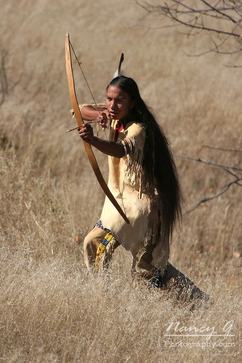 Native American Bow, Ulster Scots, Native American Woman, Historical Clothes, Native American Warrior, Native American Images, Mountain Men, Native American Men, Native American Pictures