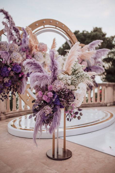 Circular Ceremony, Purple Pampas Grass, Lilac Wedding Themes, Pampas Grass Decor, Grass Decor, Grass Wedding, Unique Wedding Flowers, Lilac Wedding, Luxe Wedding