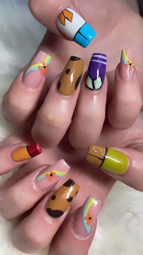 Universal Studios Nails Acrylic, Velma Inspired Nails, Doja Cat Nails Ideas, Nail Inspo Cartoon, Cartoon Inspired Nails, Easy Cartoon Nails, Easy Character Nails, Nail Art Designs Character, Easy Cartoon Nail Art