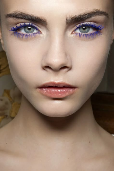 A Foolproof Guide to Wearing Colored Mascara, According to Your Eye Color Coloured Mascara, Mascara Looks, Purple Mascara, Summer Eyeshadow, Mascara Eyes, Glossy Eyeshadow, Colored Mascara, Natural Eyeshadow, Runway Makeup