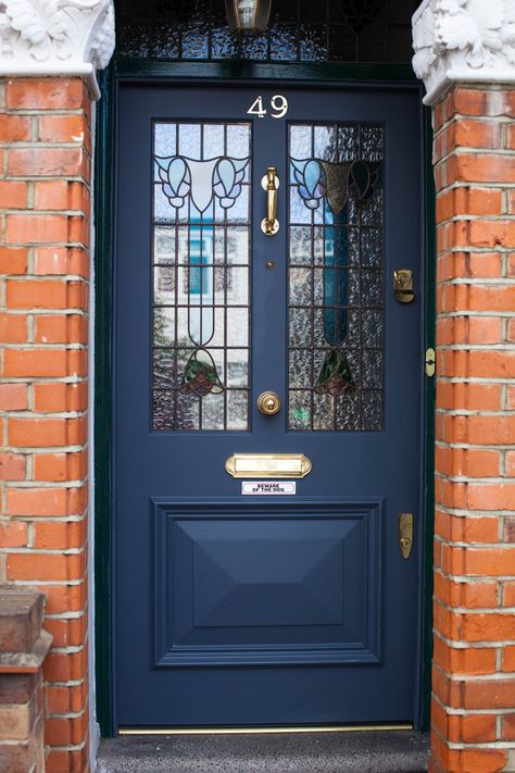 Victorian Front Doors, Cottage Front Doors, Front Door Inspiration, Traditional Front Doors, Front Door Styles, Blue Front Door, Islington London, Beautiful Front Doors, Front Door Makeover